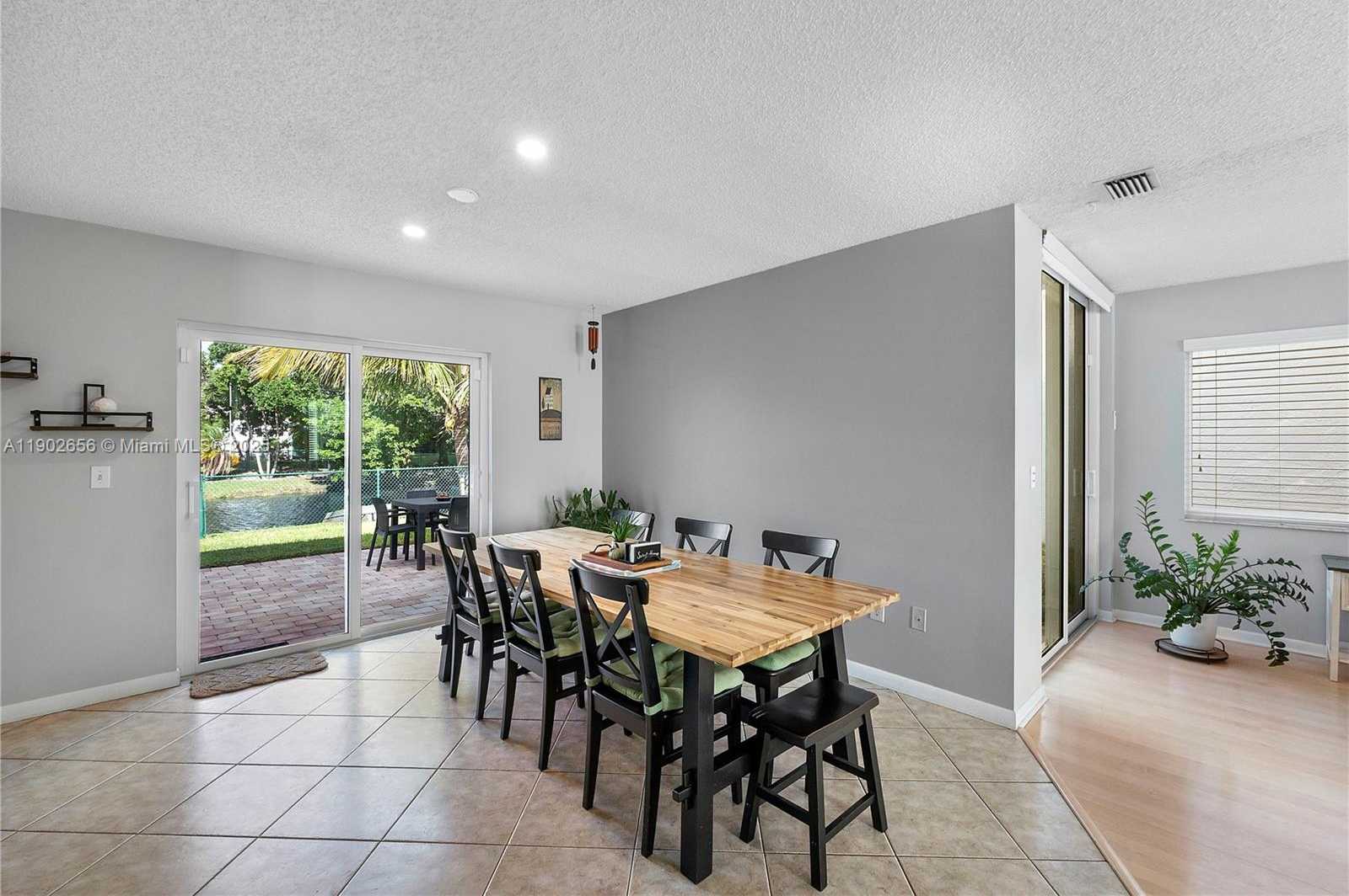 Small Image of 236 NORTH WEST 118TH DR, Coral Springs Number 6