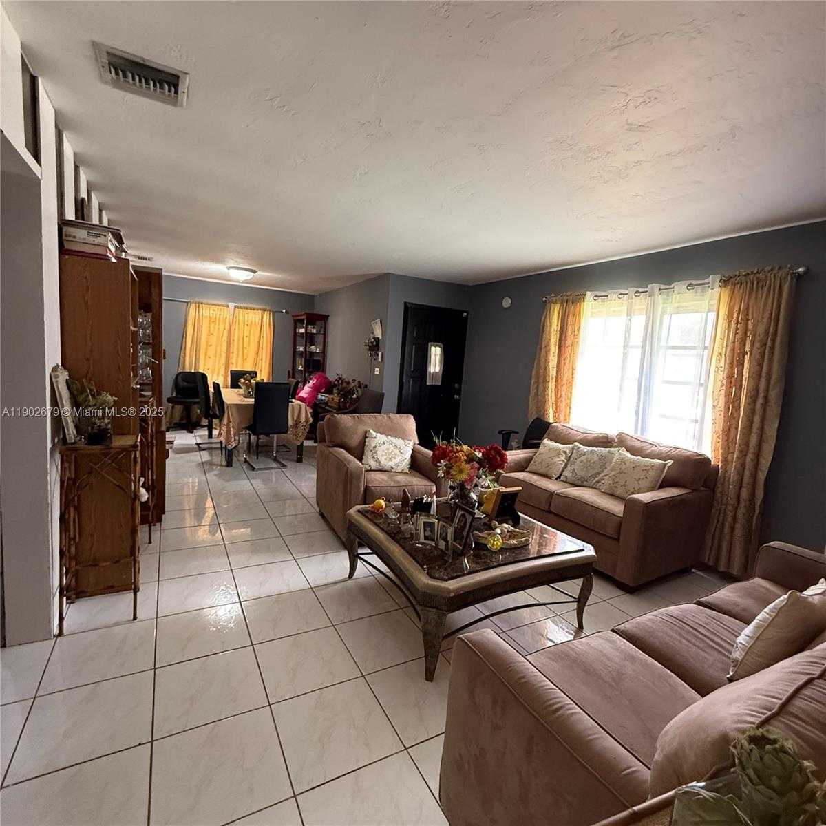 Small Image of 20730 NORTH EAST MIAMI CT, Miami Gardens Number 2