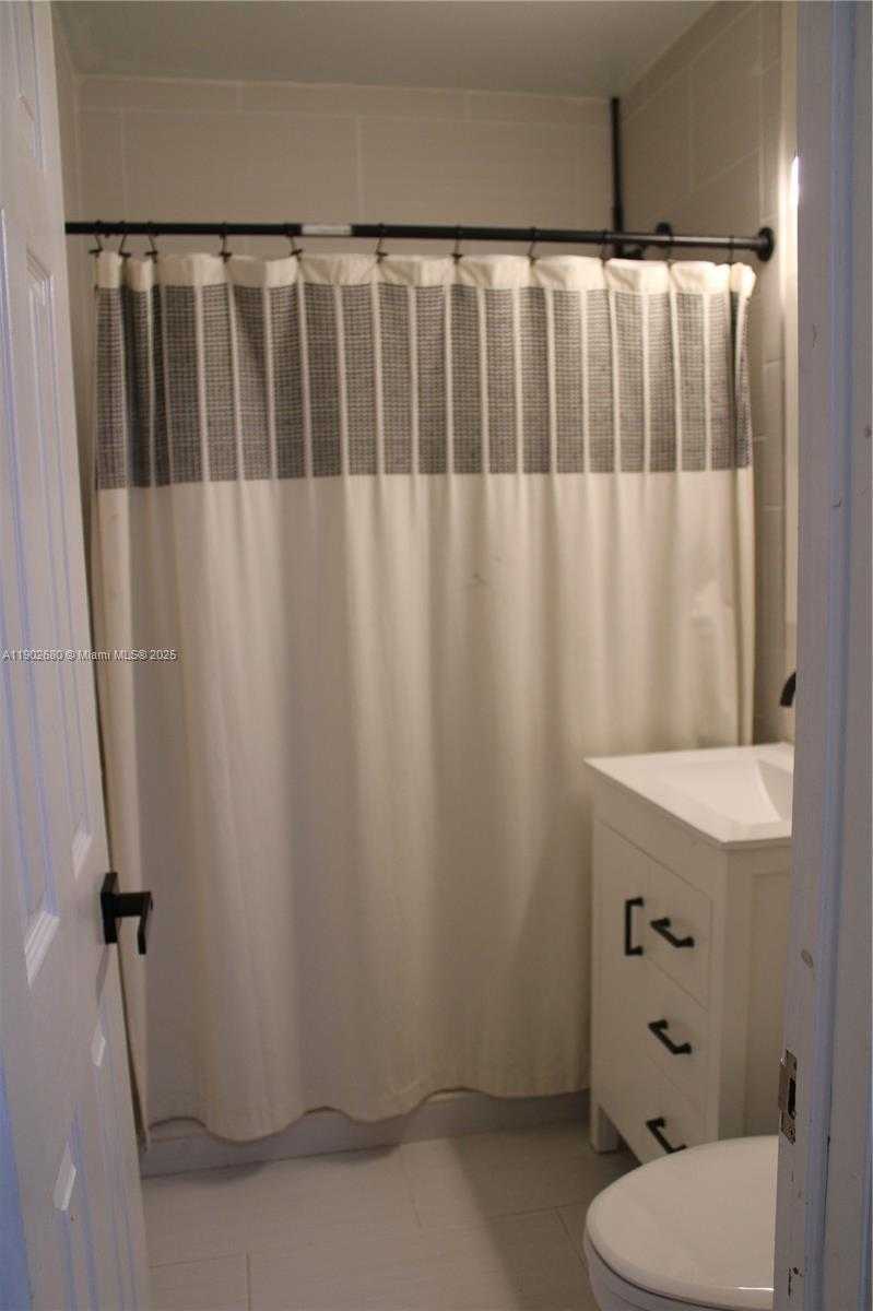 Small Image of 8000 NORTH WEST 172ND ST, Hialeah Number 18