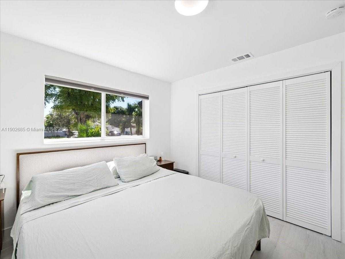 Small Image of 9371 MARTINIQUE DR, Cutler Bay Number 19