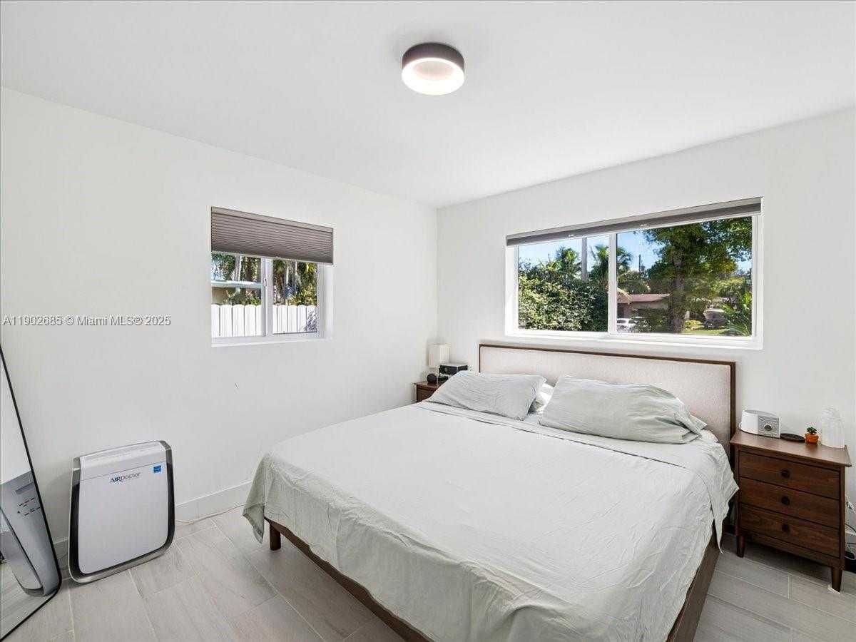 Small Image of 9371 MARTINIQUE DR, Cutler Bay Number 20