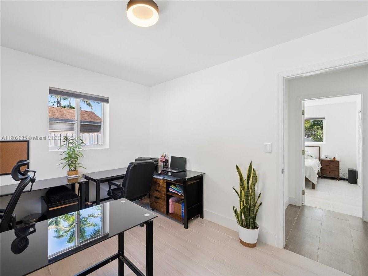 Small Image of 9371 MARTINIQUE DR, Cutler Bay Number 21