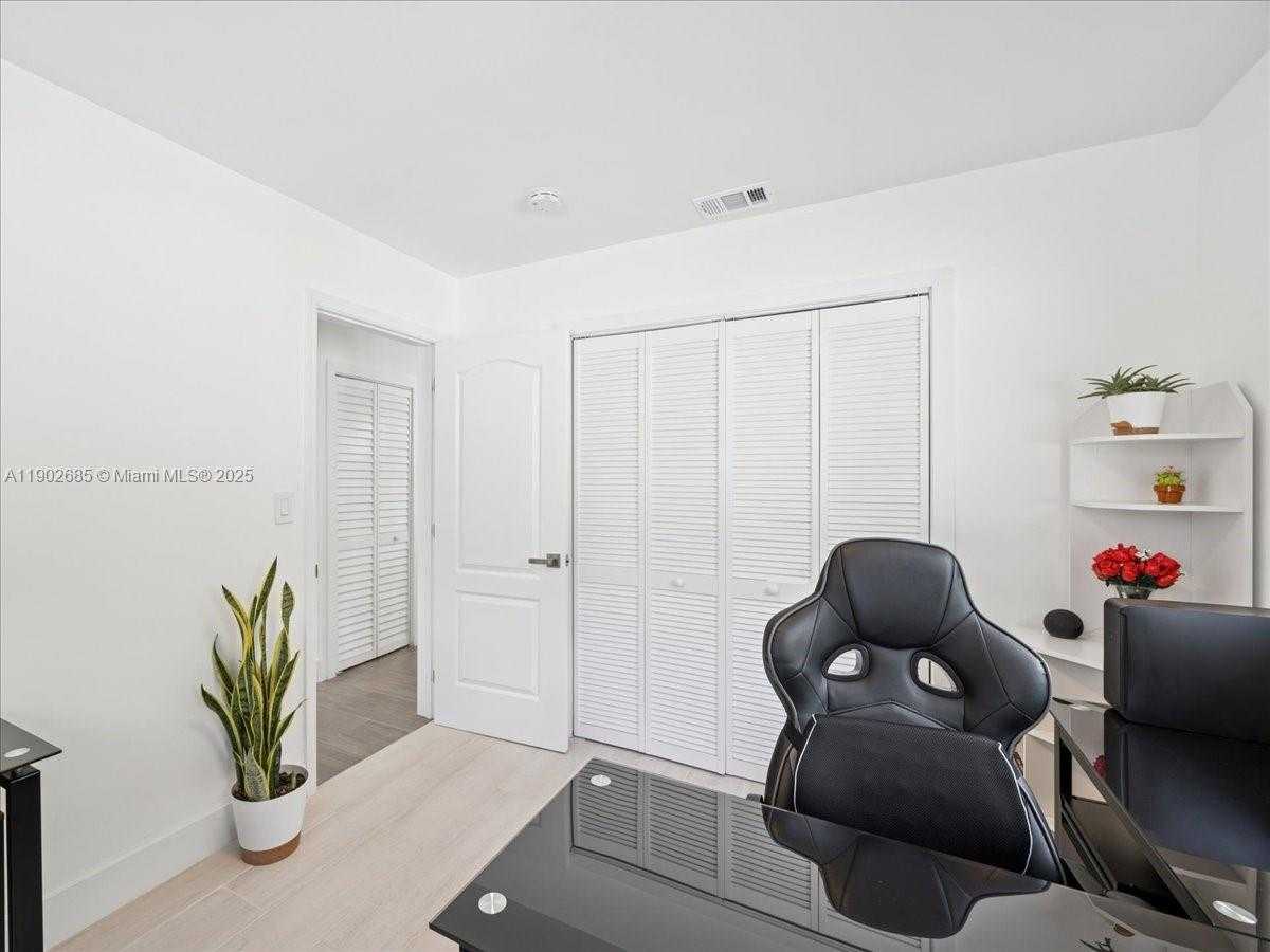 Small Image of 9371 MARTINIQUE DR, Cutler Bay Number 22