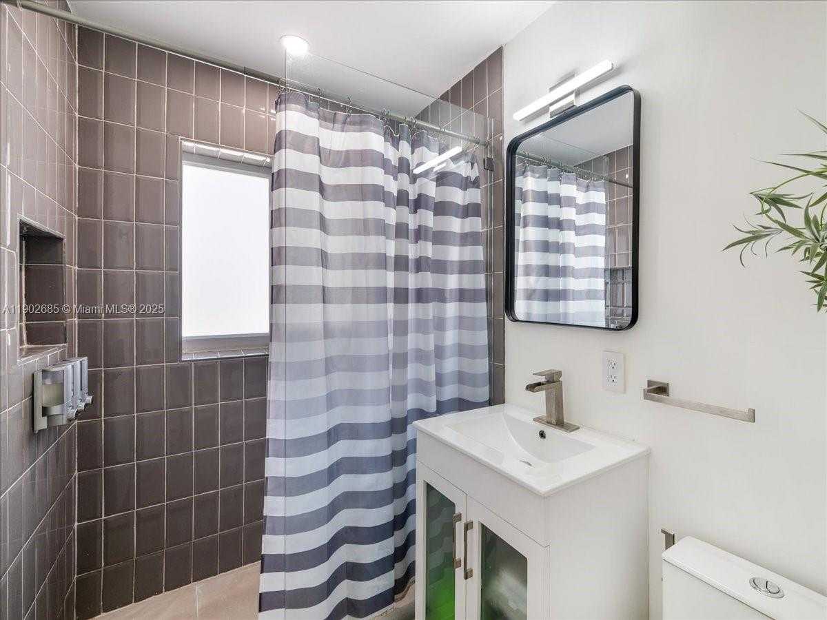 Small Image of 9371 MARTINIQUE DR, Cutler Bay Number 24