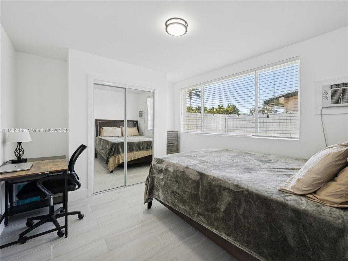 Small Image of 9371 MARTINIQUE DR, Cutler Bay Number 25