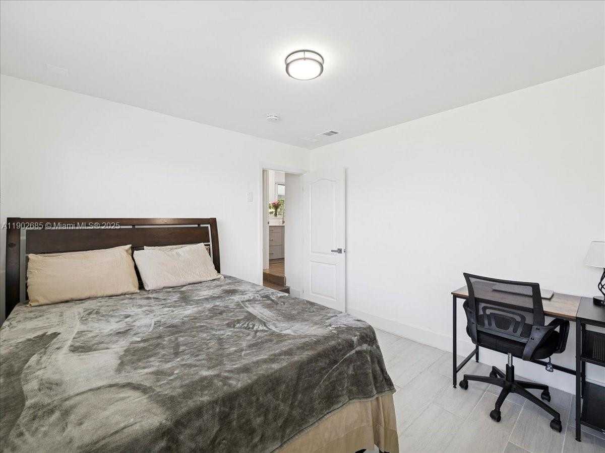 Small Image of 9371 MARTINIQUE DR, Cutler Bay Number 26