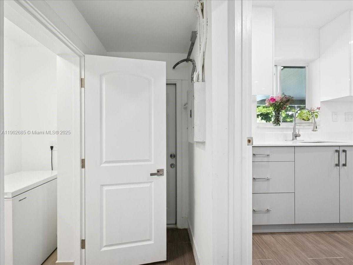 Small Image of 9371 MARTINIQUE DR, Cutler Bay Number 27