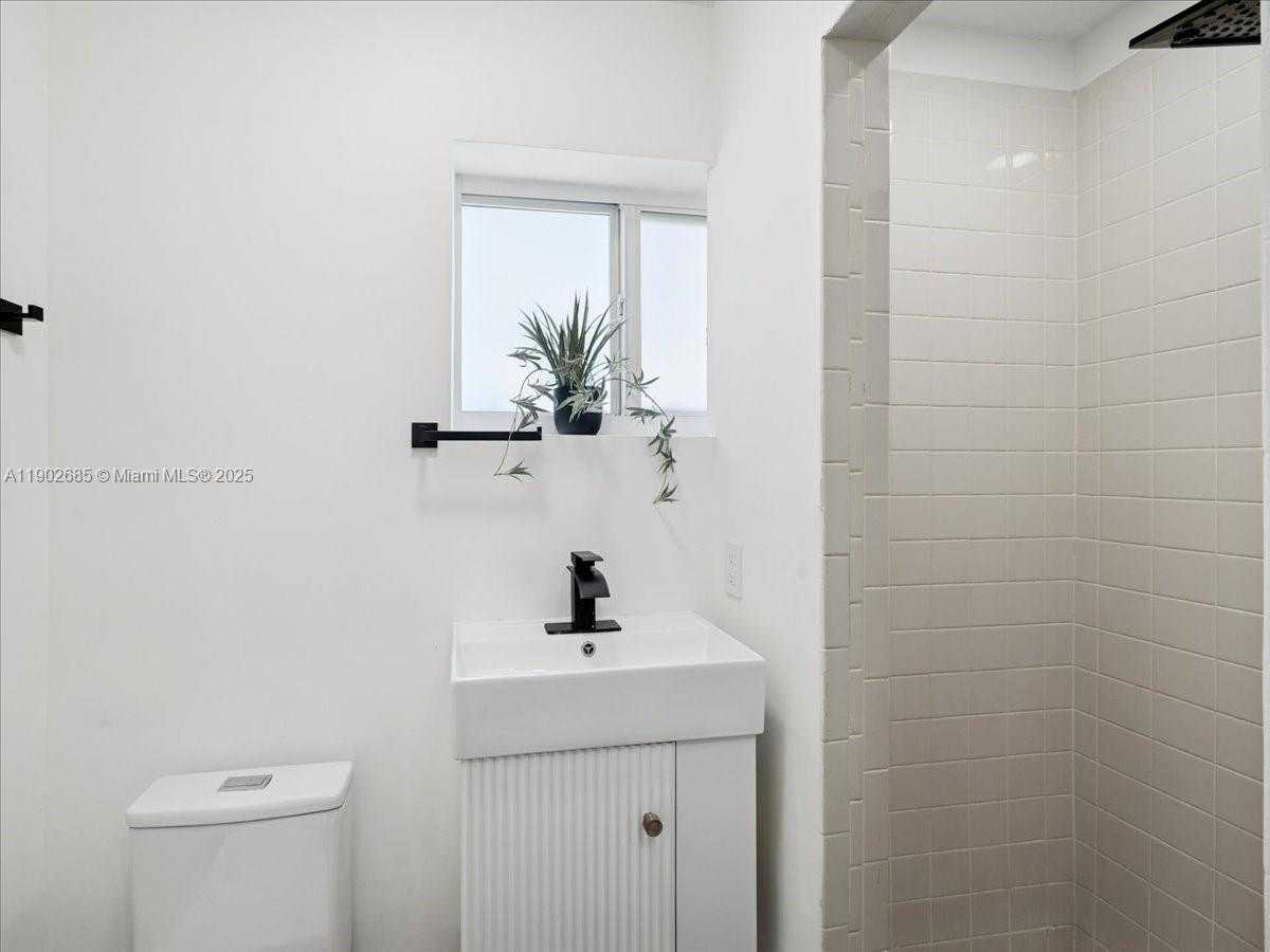 Small Image of 9371 MARTINIQUE DR, Cutler Bay Number 29