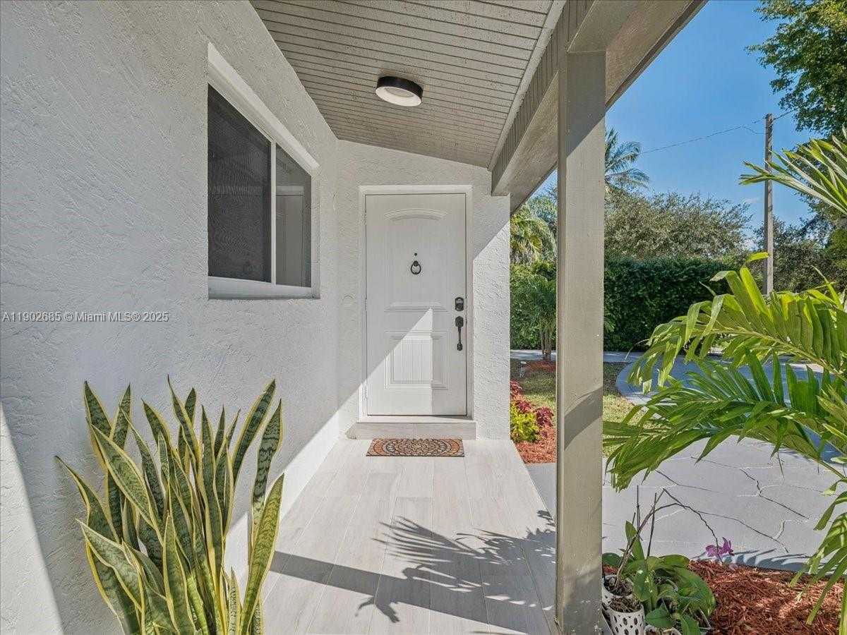 Small Image of 9371 MARTINIQUE DR, Cutler Bay Number 3
