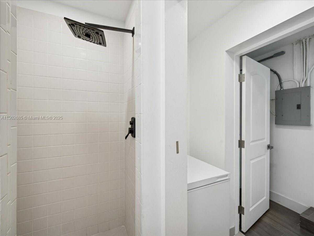 Small Image of 9371 MARTINIQUE DR, Cutler Bay Number 30