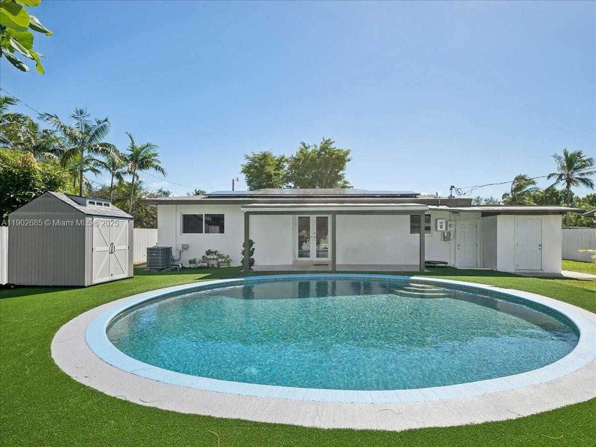 Small Image of 9371 MARTINIQUE DR, Cutler Bay Number 33