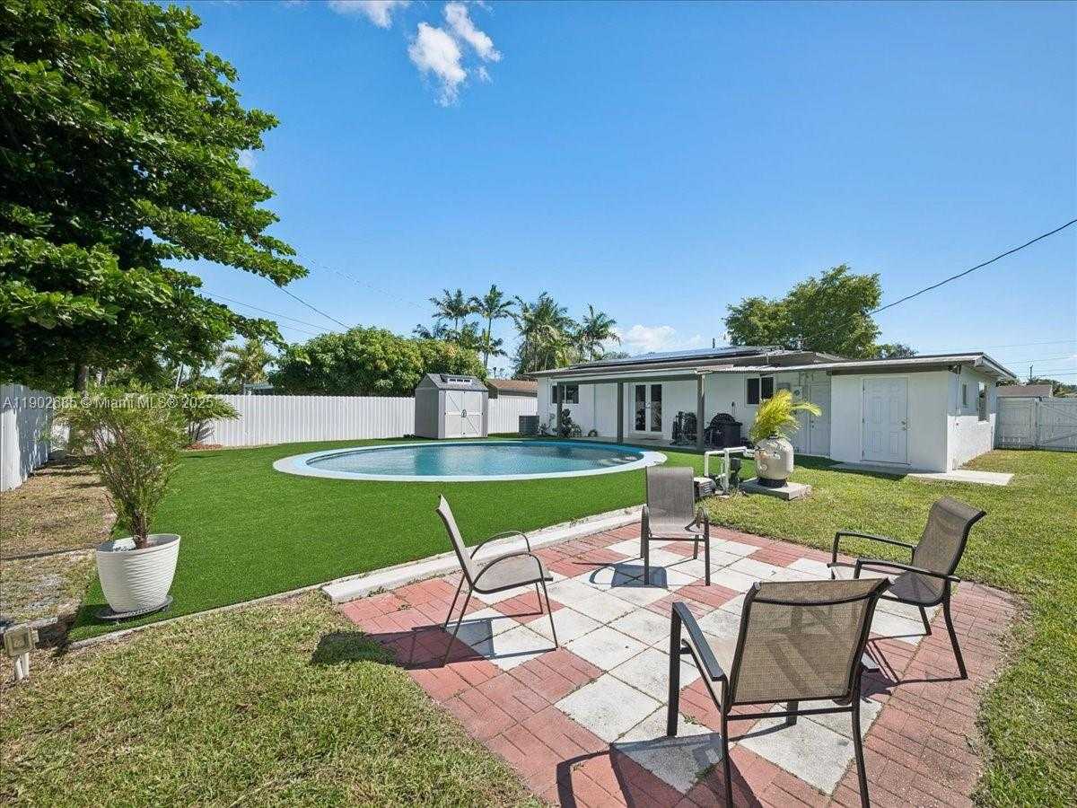 Small Image of 9371 MARTINIQUE DR, Cutler Bay Number 35