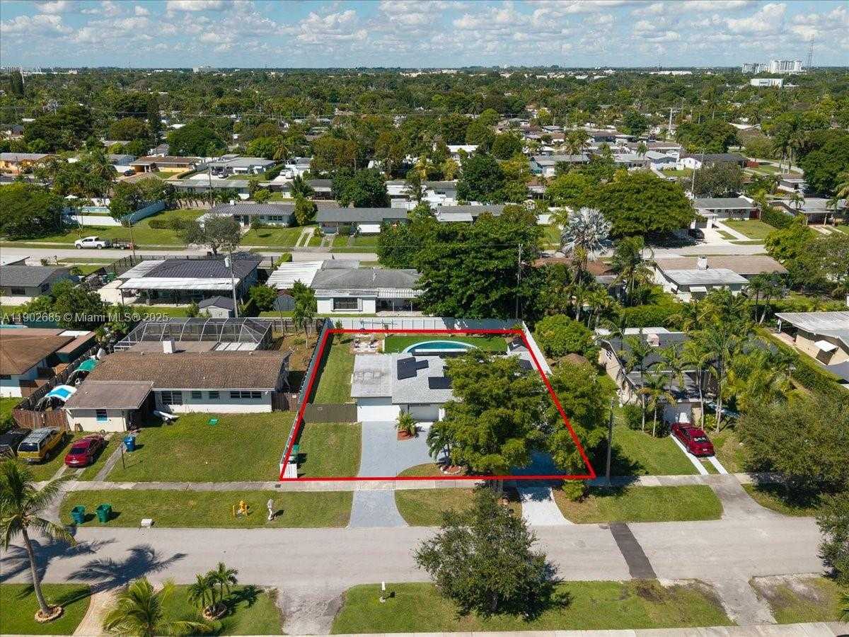 Small Image of 9371 MARTINIQUE DR, Cutler Bay Number 37