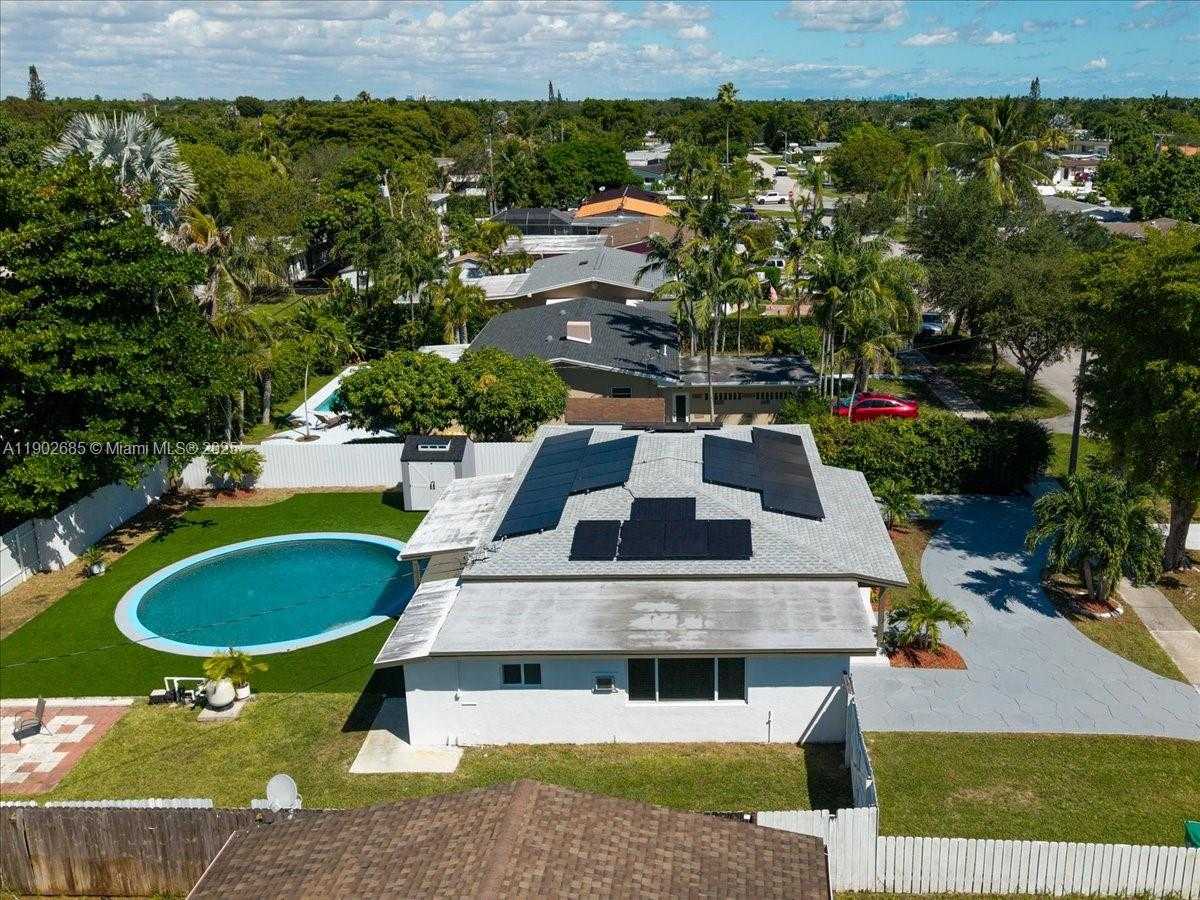 Small Image of 9371 MARTINIQUE DR, Cutler Bay Number 38