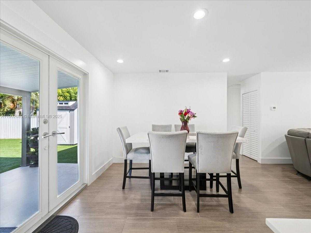 Small Image of 9371 MARTINIQUE DR, Cutler Bay Number 8