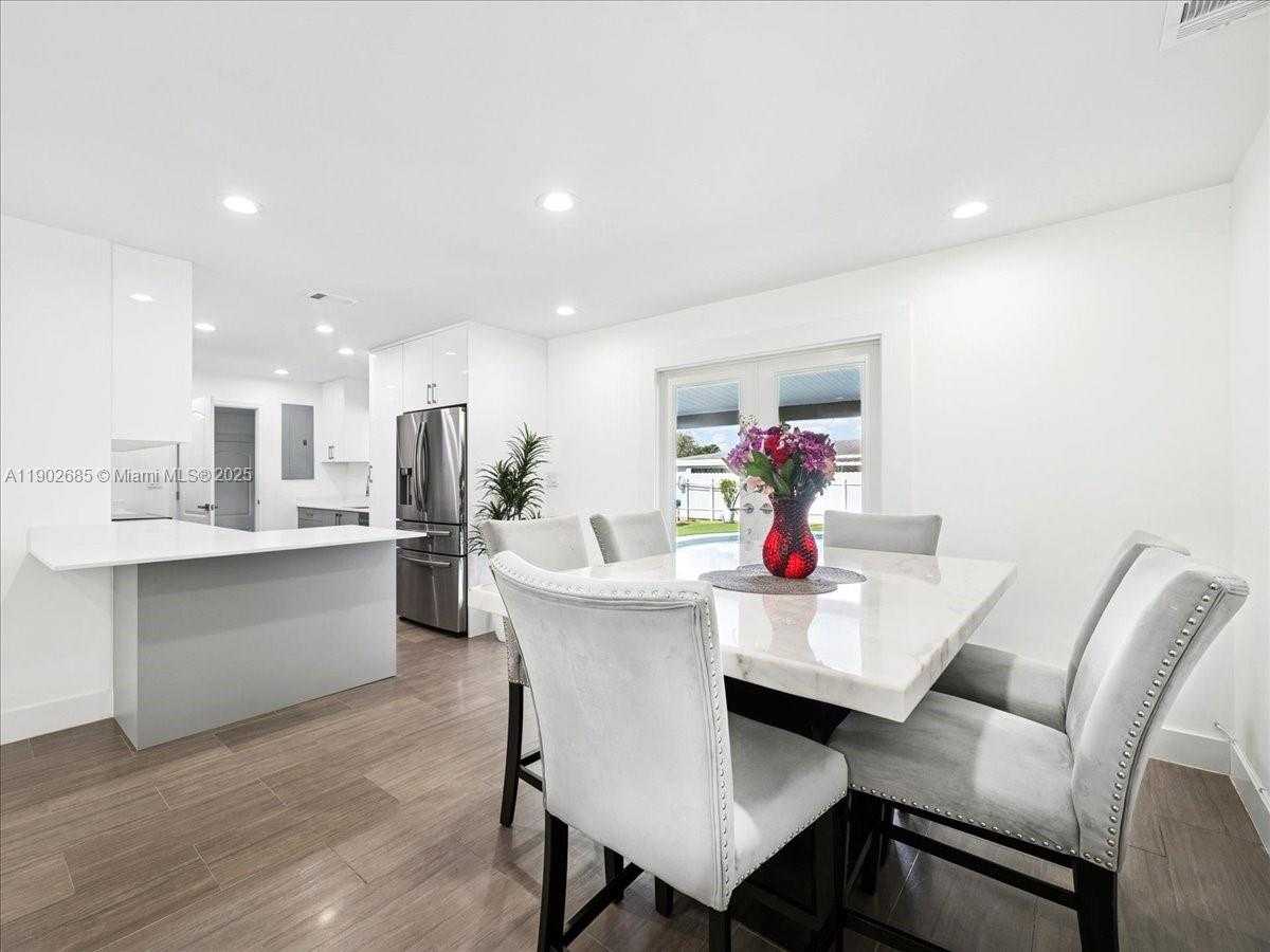 Small Image of 9371 MARTINIQUE DR, Cutler Bay Number 9