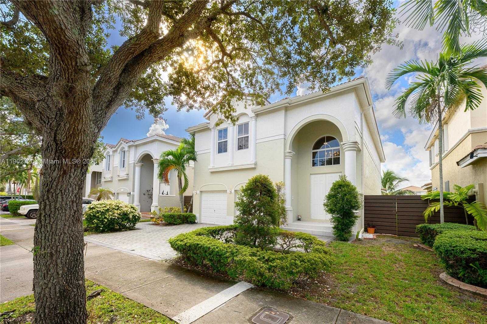 Small Image of 11270 NORTH WEST 47TH LN, Doral Number 2