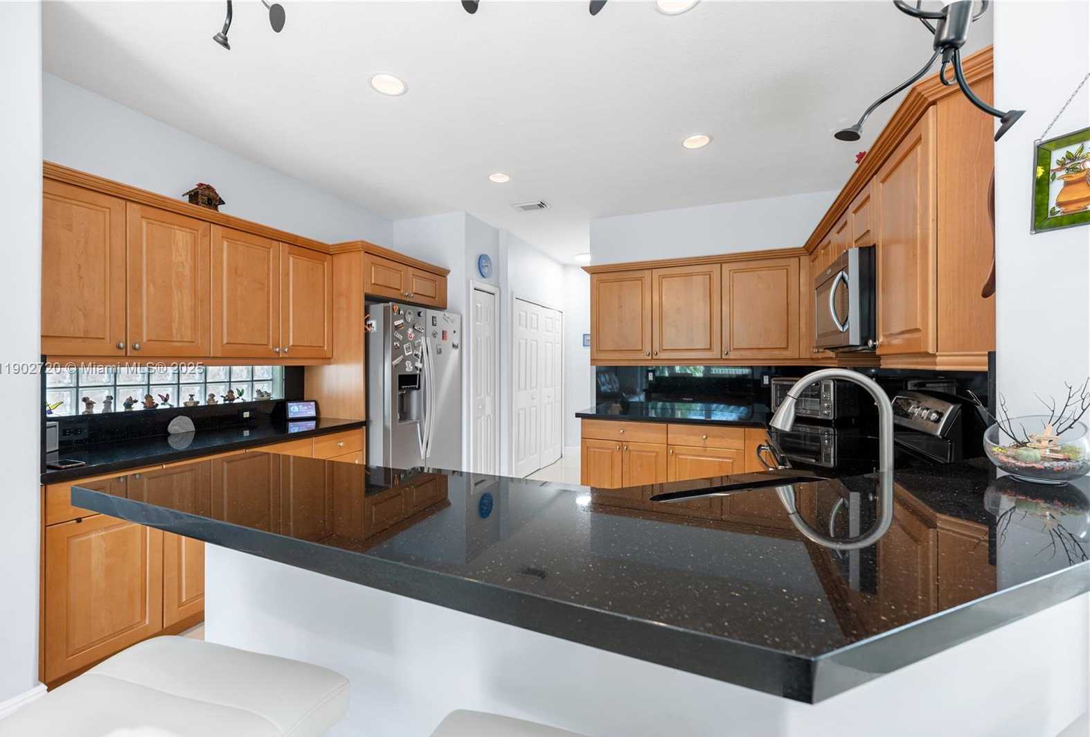 Small Image of 11270 NORTH WEST 47TH LN, Doral Number 32