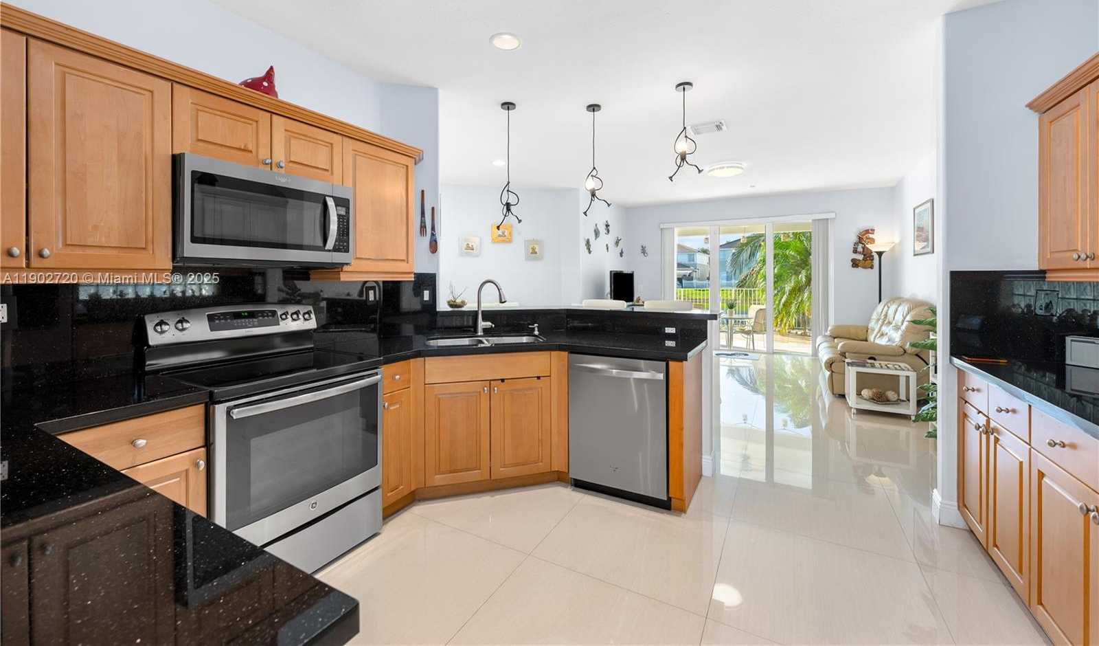 Small Image of 11270 NORTH WEST 47TH LN, Doral Number 34