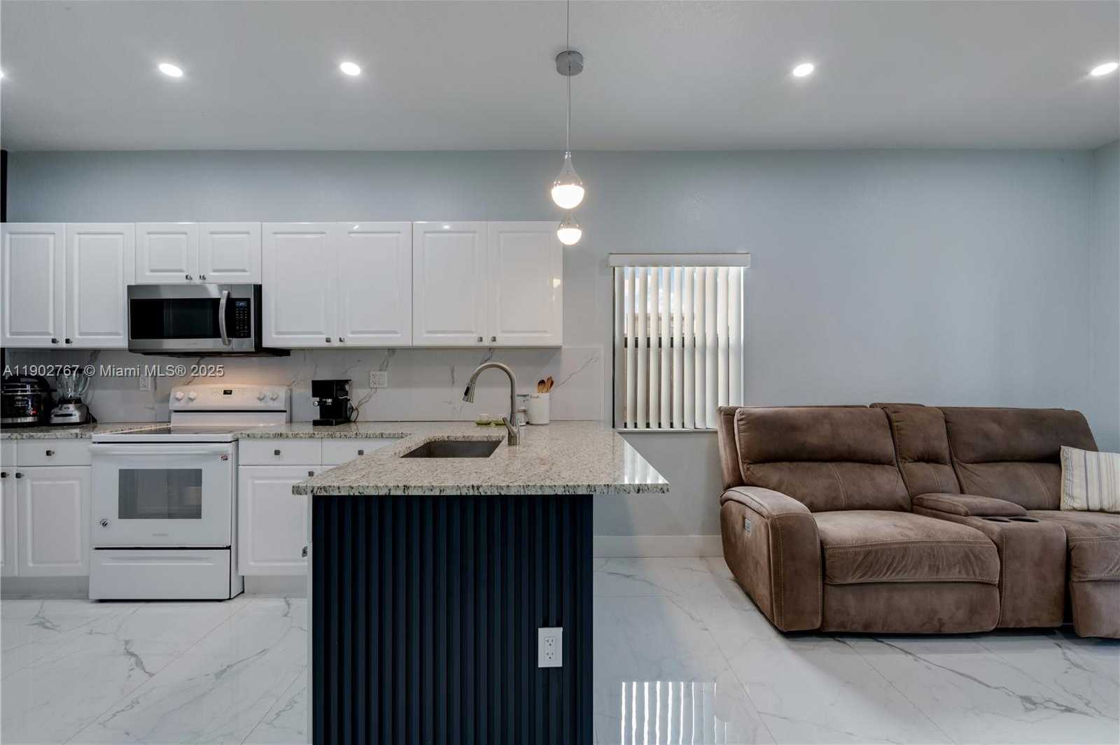 Small Image of 10279 SOUTH WEST 225TH LN, Cutler Bay Number 14