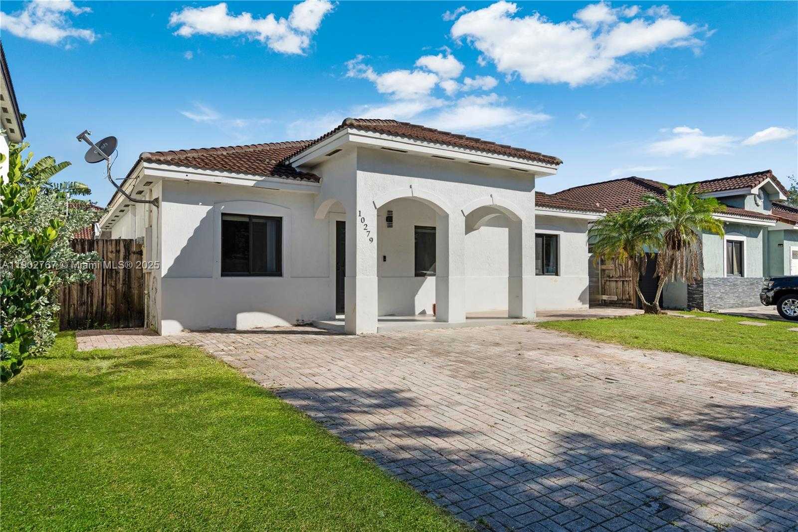 Small Image of 10279 SOUTH WEST 225TH LN, Cutler Bay Number 2