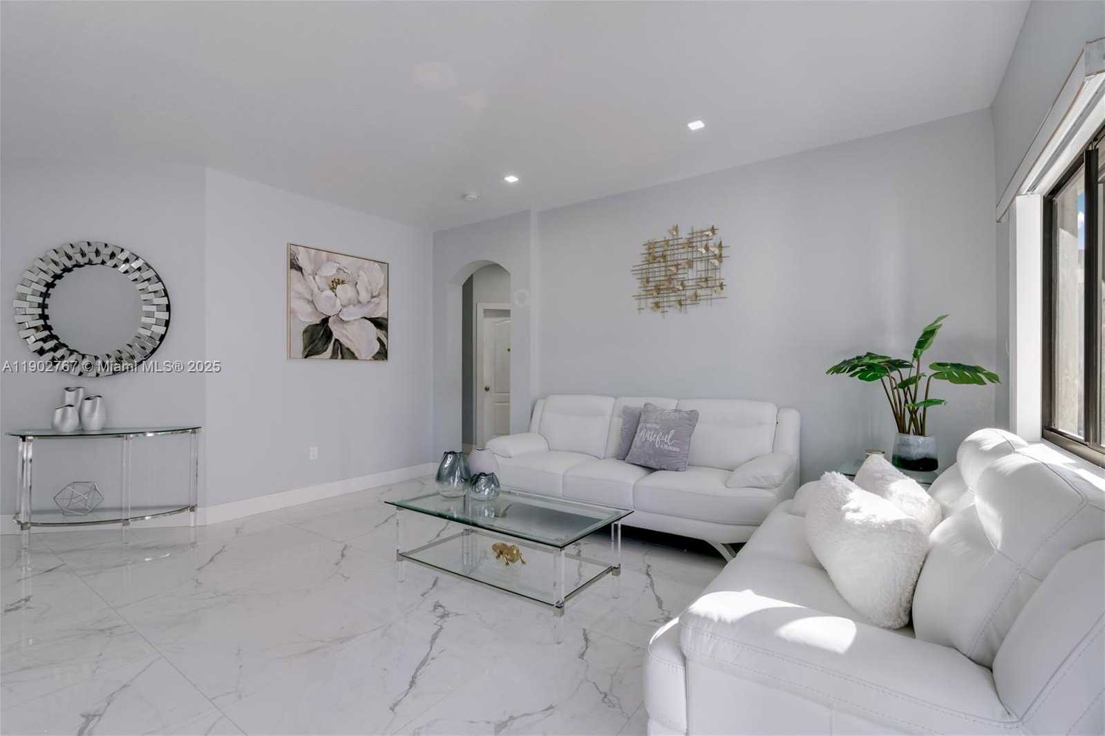 Small Image of 10279 SOUTH WEST 225TH LN, Cutler Bay Number 3