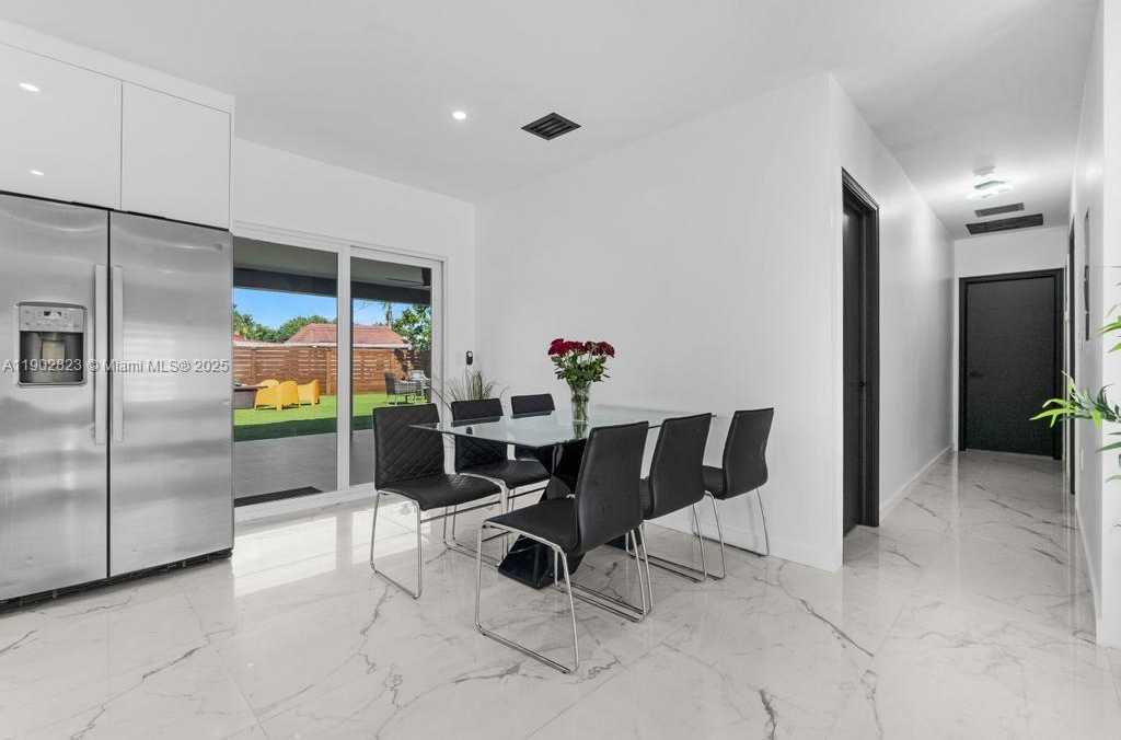 Small Image of 6941 SHERIDAN ST, Hollywood Number 10