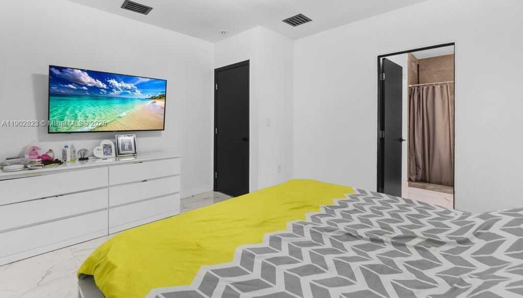 Small Image of 6941 SHERIDAN ST, Hollywood Number 12