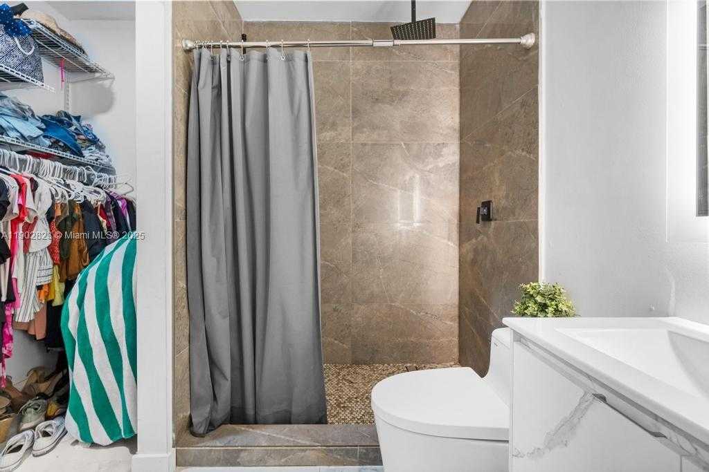 Small Image of 6941 SHERIDAN ST, Hollywood Number 15