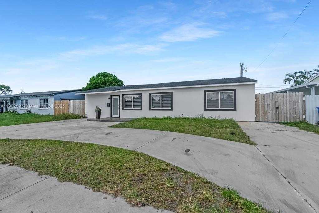 Small Image of 6941 SHERIDAN ST, Hollywood Number 2