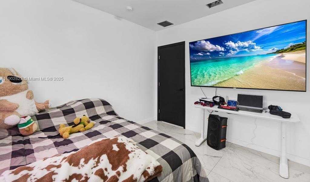 Small Image of 6941 SHERIDAN ST, Hollywood Number 21