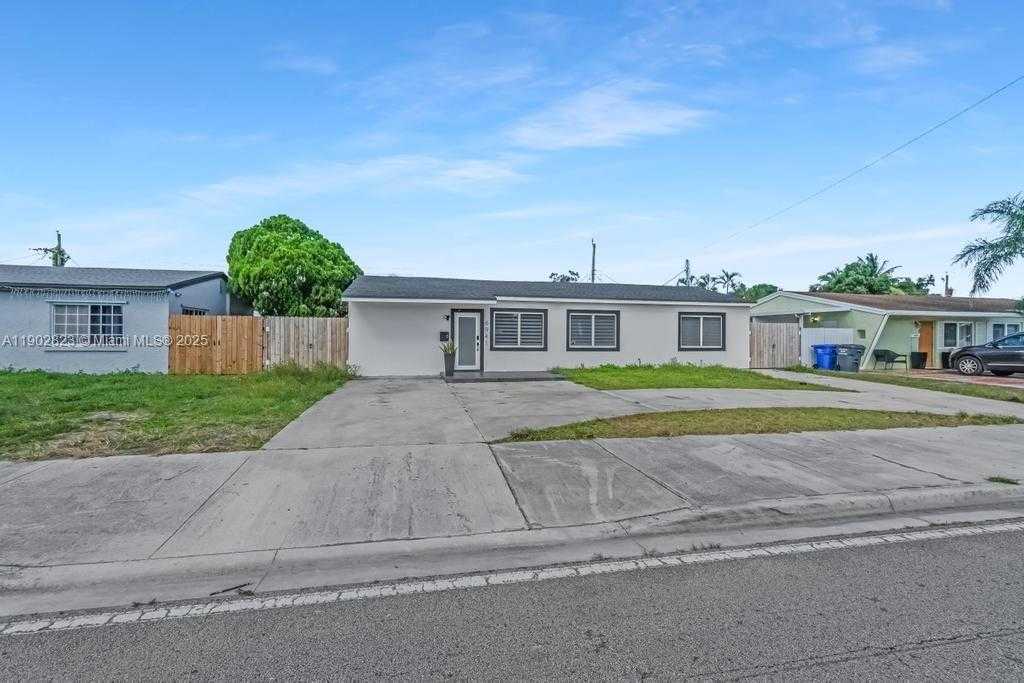 Small Image of 6941 SHERIDAN ST, Hollywood Number 3