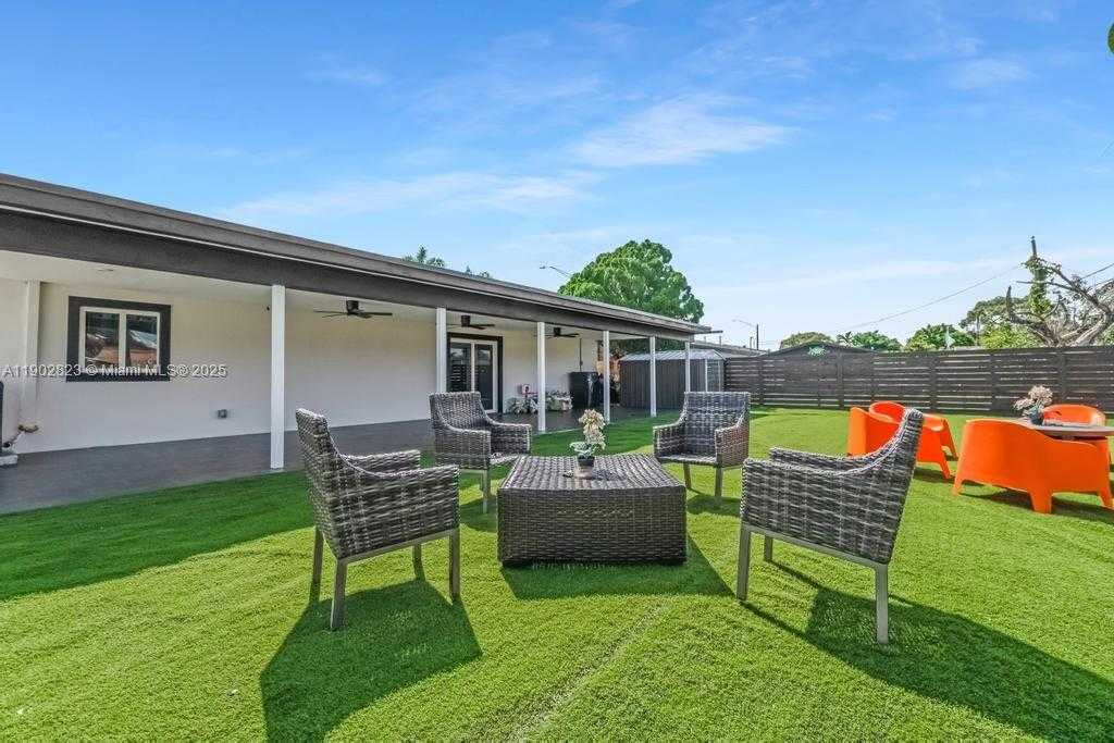 Small Image of 6941 SHERIDAN ST, Hollywood Number 30