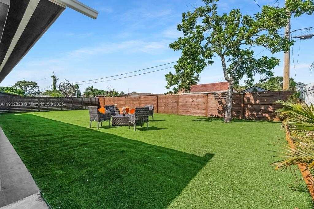 Small Image of 6941 SHERIDAN ST, Hollywood Number 32