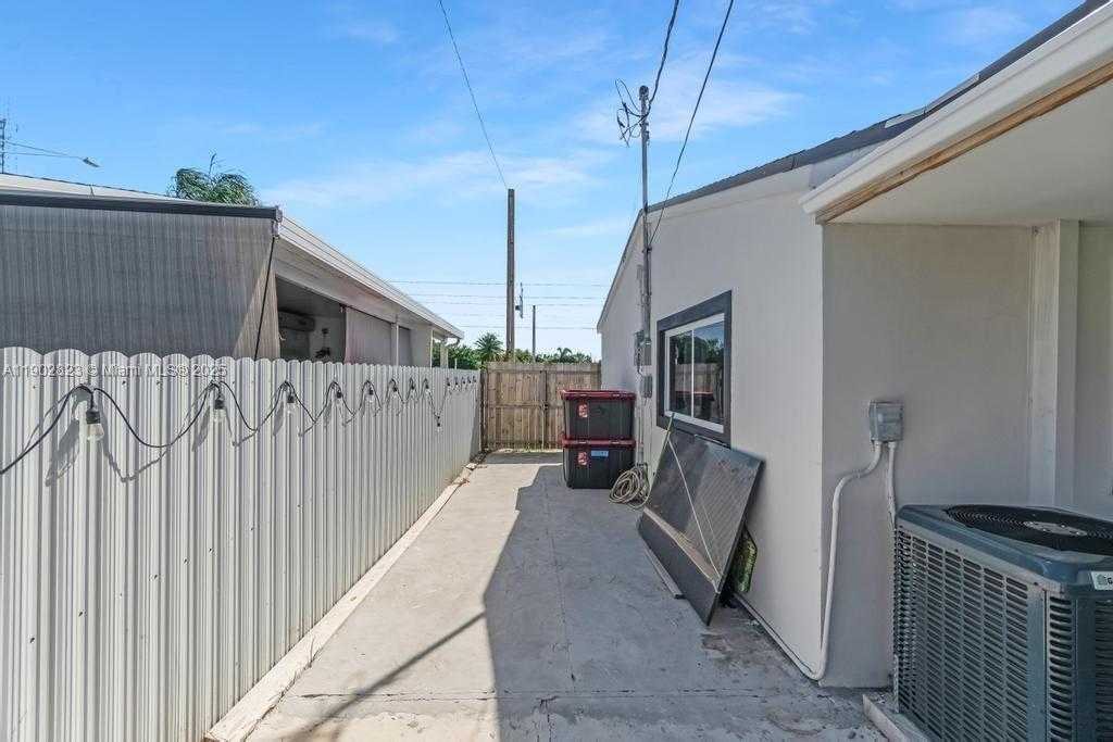 Small Image of 6941 SHERIDAN ST, Hollywood Number 33