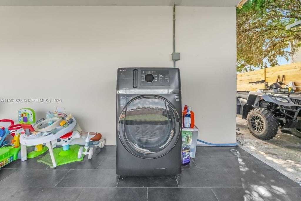 Small Image of 6941 SHERIDAN ST, Hollywood Number 46