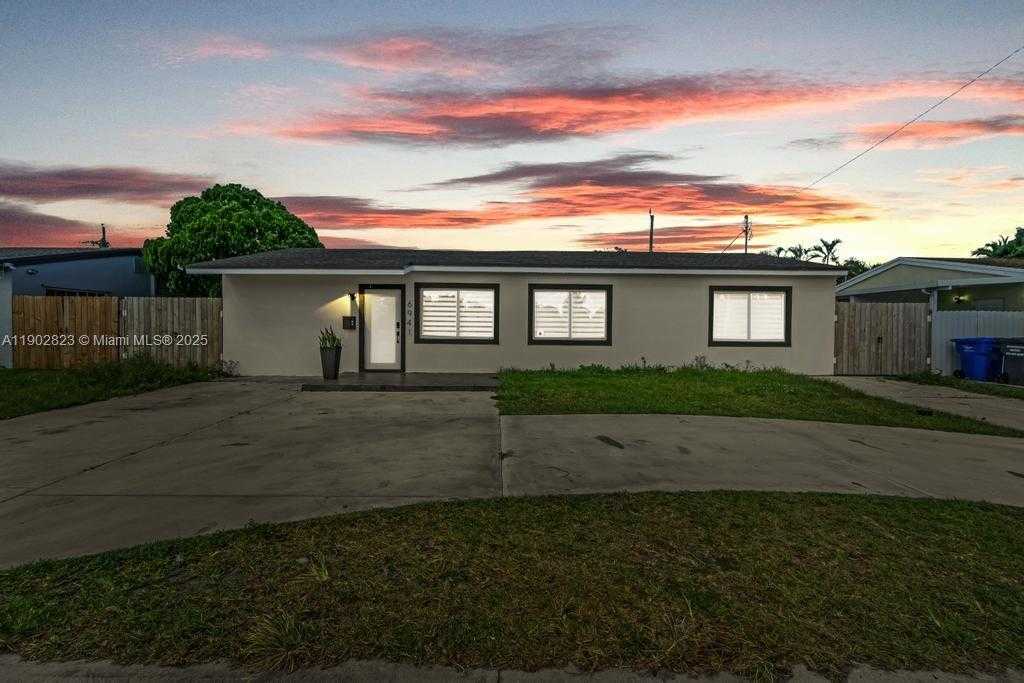 Small Image of 6941 SHERIDAN ST, Hollywood Number 47