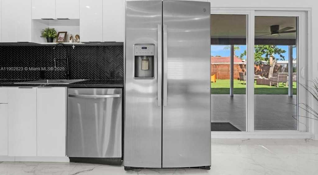 Small Image of 6941 SHERIDAN ST, Hollywood Number 8