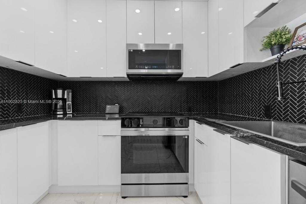 Small Image of 6941 SHERIDAN ST, Hollywood Number 9