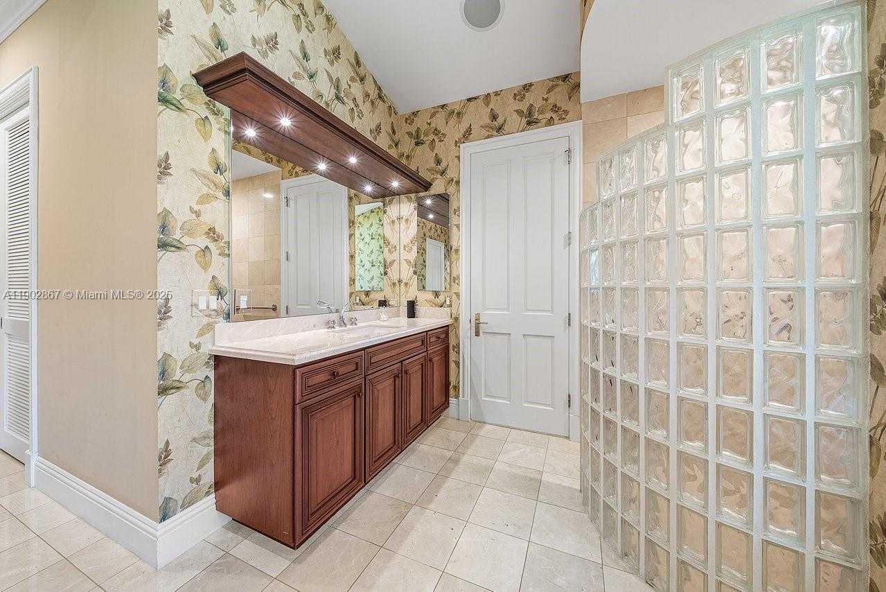 Imagen de Pequeño Objeto