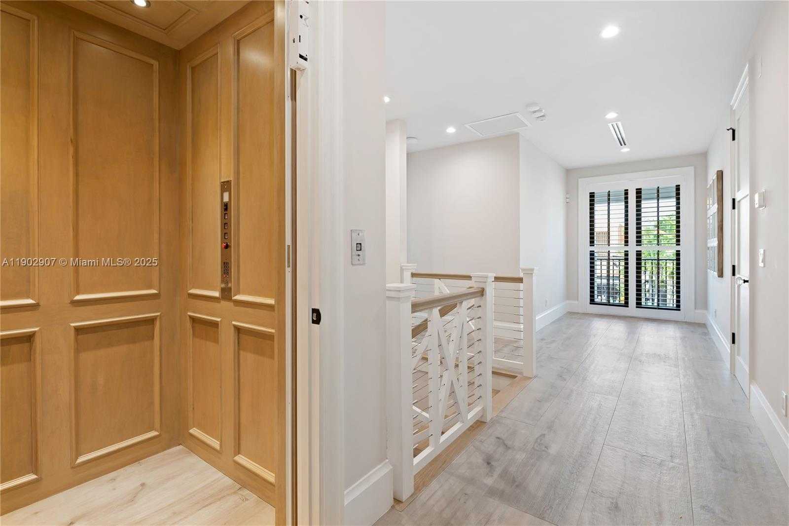 Small Image of 319 COCONUT ISLE DR, Fort Lauderdale Number 16