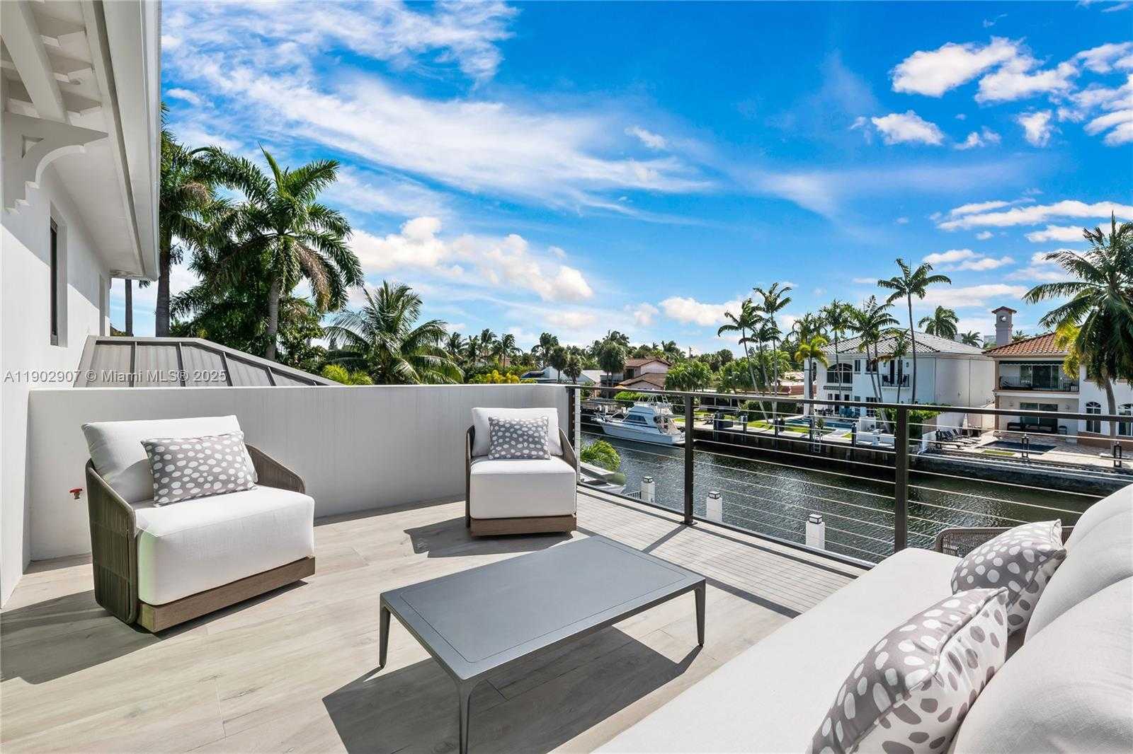 Small Image of 319 COCONUT ISLE DR, Fort Lauderdale Number 19