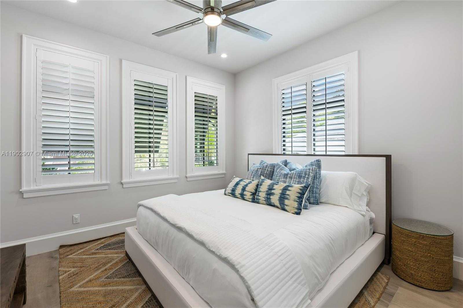 Small Image of 319 COCONUT ISLE DR, Fort Lauderdale Number 24