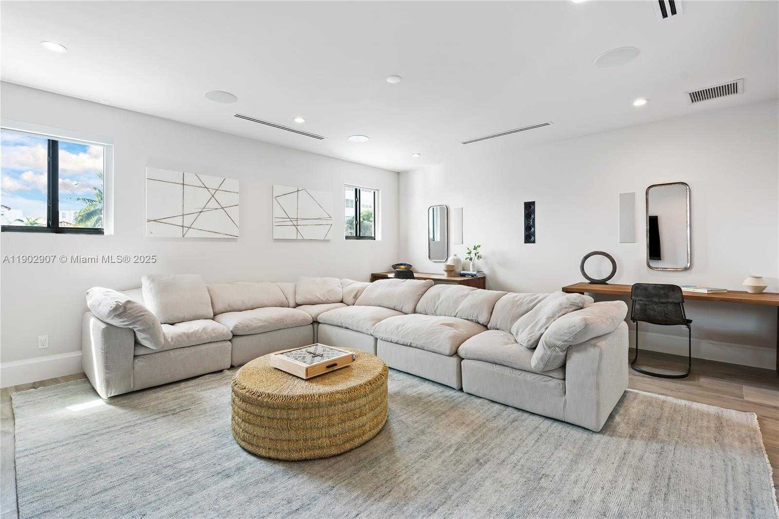 Small Image of 319 COCONUT ISLE DR, Fort Lauderdale Number 28