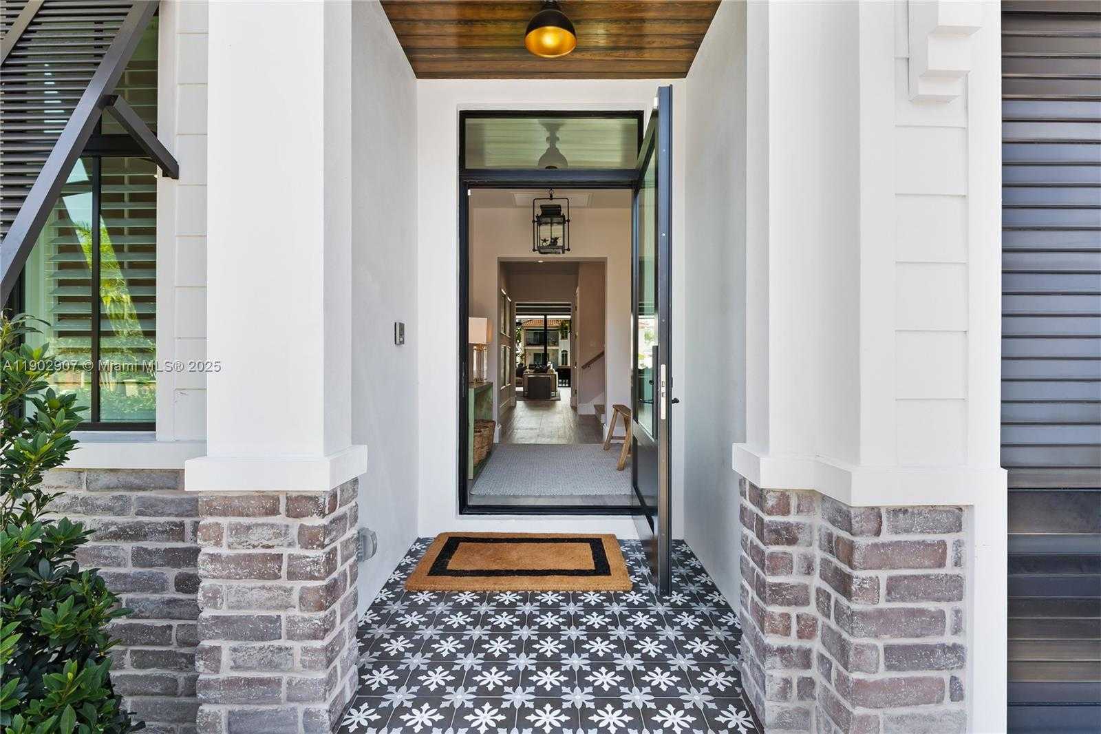 Small Image of 319 COCONUT ISLE DR, Fort Lauderdale Number 4