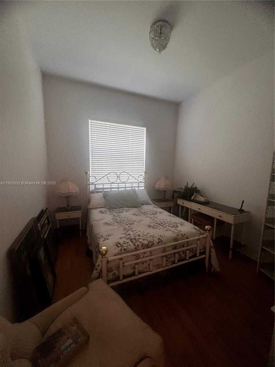 Small Image of Weston Number 18