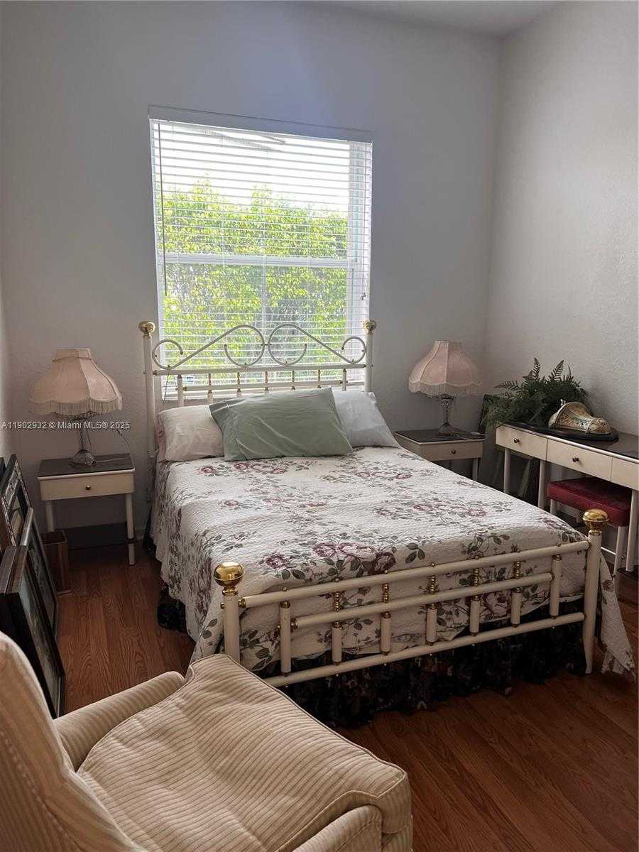 Small Image of Weston Number 22