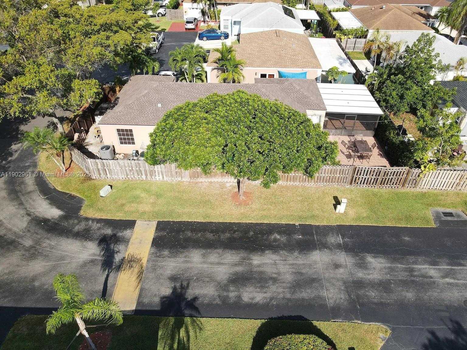 Small Image of 9755 SOUTH WEST 222ND TER, Cutler Bay Number 25