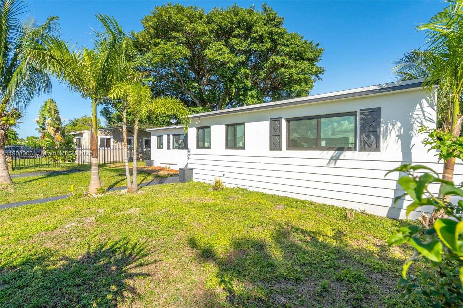 Small Image of 1021 NORTH WEST 195TH ST, Miami Gardens Number 2