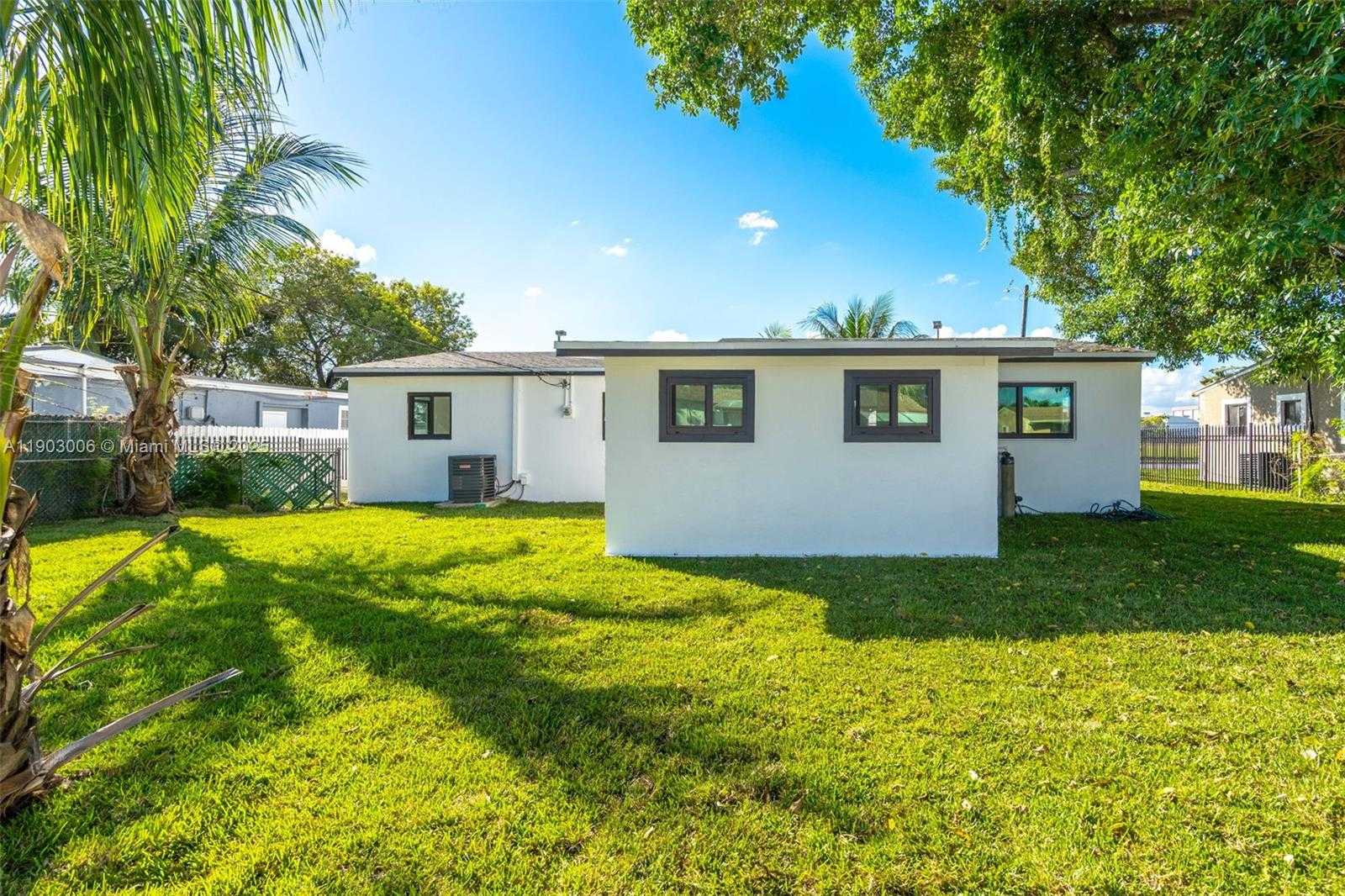 Small Image of 1021 NORTH WEST 195TH ST, Miami Gardens Number 24